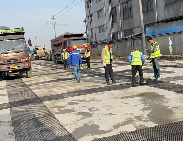 滦南老材料的新故事:玻璃纤维土工格栅如何在‘白改黑’浪潮中重获新生?