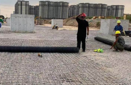 滦南土工格栅铺设前地基要怎么处理?
